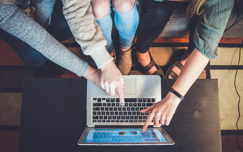 Learn how developers can combine the Pomodoro Method with AI plugins like VSCode Copilot and TabNine to improve time management, reduce context-switching, and boost programming efficiency.